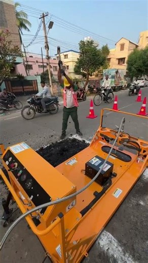 Road repair machine in kainada