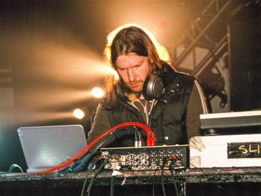 Benn Jordan dives deep into the “bats**t” software Aphex Twin has used throughout his career
