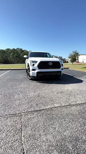 Review of the NEW 2023 Toyota Sequoia