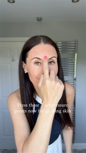 Press These 7 Acupressure Points For Glowing Skin, Natural Energy And Deep Relaxation.