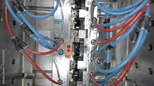 Automatic plastic injection molding machine. Stock Video