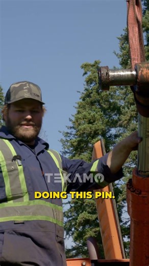 He ALWAYS Looks At The Pin!