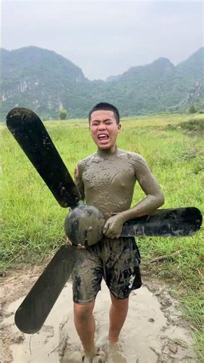 😱🌀 My Ceiling Fan is So Filthy! How Do I Clean It!? #survival #survivaltips