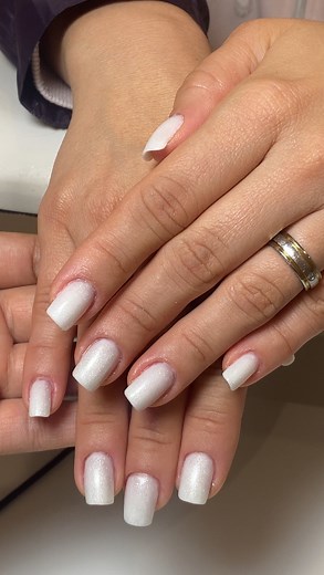 Se arrume, fique linda e arrase ! Toda essa fofura e carinho na nossa rotina matinal servem pra vestir a melhor versão de nós mesmas 殺 Lembrem-se : não é sobre beleza é sobre amor próprio, bora dominar essa sexta-feira com essa energia incrível  Marque sua melhor amiga e venham fazer as unhas e ter seu momento de amor e cuidado consigo 曆 te espero❤️ | Vanessa Costa | Facebook