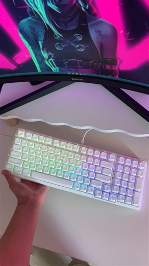 𝐴𝑑𝑖𝑡𝑖 ♡︎ on Instagram: "A small setup upgrade that made me happy and proves that not everything has to be fancy😃👀 #minimalsetup #cleansetup #whiteaesthetic #calmvibes #simpleliving"