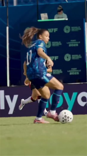 Delphine Cascarino Skills on Instagram: "LA ROULETTE ⚡🇫🇷🔥 @delphine_cascarino @sandiegowavefc #delphinecascarino #equipedefrance"