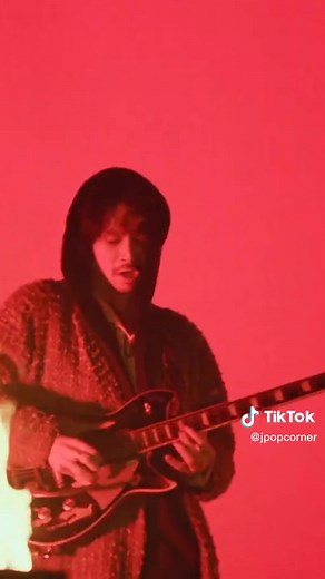 Kenshi Yonezu Live Performance of 'Kick Back' ft. Daiki Tsuneta