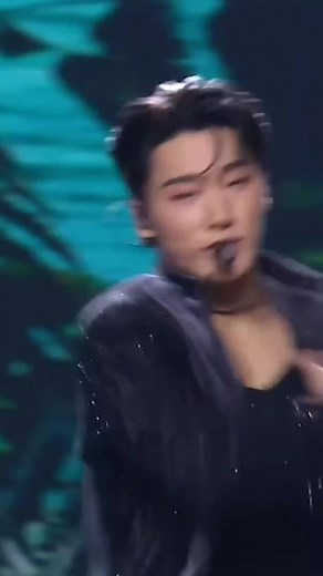 Utopia Performance by ATEEZ