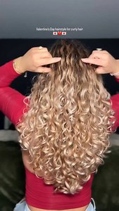 Elastic free hairstyle. Yes or no?! Save for later! #hairblogger #curls #curlyhair #curlyhairstyles #hairstylereels | Curly Candace