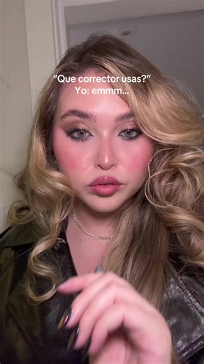 Esta es mi rutina de ojera ✨👁️ Se ve rosadita, iluminada. Y siempre me preguntan cómo la hago. Productos que uso 👇 ✨ Under Eye Brightener de @Palladio Ecuador 💫 MAC Studio Radiance 24HR Luminous Lift Concealer @M·A·C Cosmetics ✨Polvo suelto Blossom de @Samycosmeticsec 🌸 Bye Filter Pink Cloud Loose Setting Powder de @beautycreations.ec #undereye #ojera #blush #ecuador #corrector