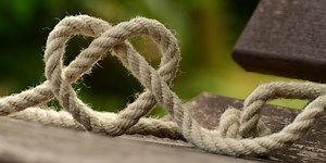 Positive Adult-Child Bond Linked to Less Depression Adulthood | Neuroscience