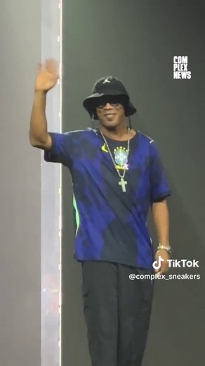 The icon #ronaldinho debuts the first-ever @jumpman23 x Brazil jersey, Joga Sinistro 🇧🇷