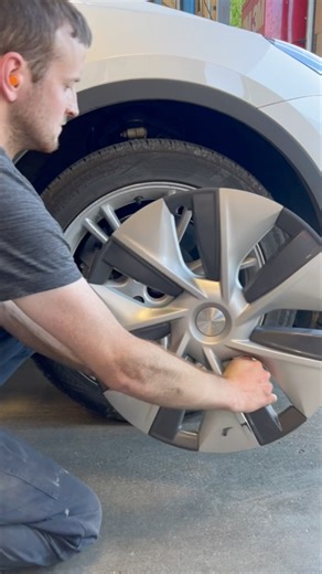 HOW TO REMOVE TESLA MODEL Y HUB CAPS! #autobody #collisionrepair #tesla #automobile #howto