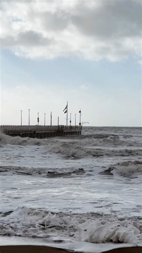Visit Forte | The Real Forte dei Marmi | mareggiata d'inverno Soffia forte il vento, ruggisce il mare. I cavalloni si rincorrono fino a riva, facendo a... | Instagram