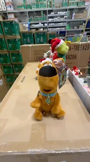 Gemmy Animated Christmas Sitting Dancing Scooby Doo