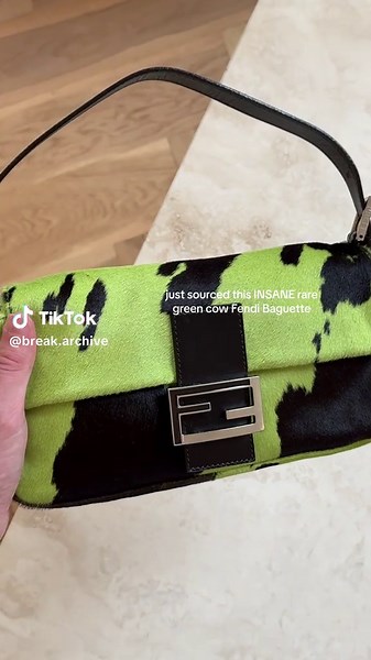 Justicia para las vacas verdes: La bolsa Fendi Baguette