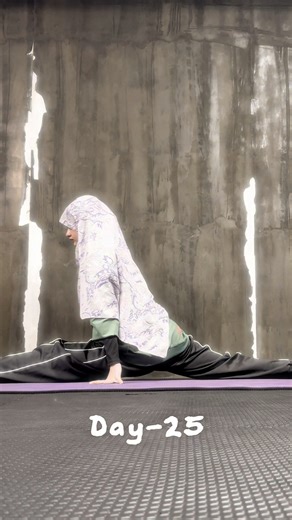 Consistency turns Goals into Reality 💪🏻🏁 Split Challenge ကို ကွကိုယ်ပြန်စိန်ခေါ်ပီး တစ်လအတွင်း Front Split ရအောင်ပြန်ကျင့်လိုက်တာပါ💕 အကြောကို အရမ်း မလျှော့ပဲ ဖြေးဖြေးပဲ လျှော့လာခဲ့တာ ကြာလို့ အကြောတွေ ပြန်မာသွားပေမဲ့လဲ တလအတွင်း ရအောင် ပြန်လျှော့နိုက်ခဲ့ပီ💖 နောက်ထပ်နောက်ထပ် Goals တွေလဲ ထပ်မံတင်ပြဖို့ရှိတာမို့ အားပေးကြပါအုန်းရှင့်🩷 . . . #gymmotivation #gym #frontsplits #akariavery #motivation #goals #personaltrainer #development #reelschallenge #reelsfacebook #reelsfypシ | Akari Avery