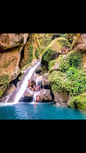 Bassin Bleu: Un Paradis Caché à Jacmel, Haïti