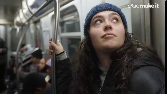 26-year-old works at a bookstore and lives on $53,000 a year in New York City