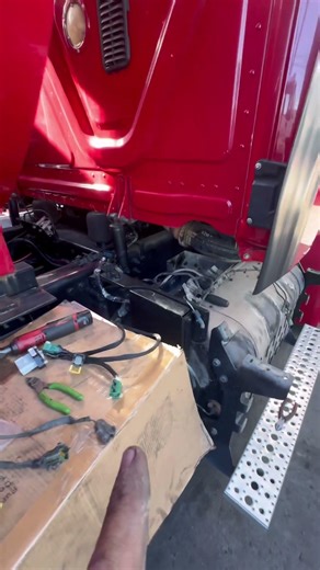 NOx outlet sensor, circuit failed. Bad harness #cascadia #mechanic #freightliner #detroitdiesel