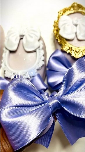 Learn How to Make Bows and Cakesicles