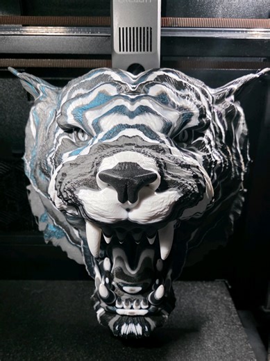 Watching a tiger come to life 🐅 This tiger was 3D printed from start to finish, showing off clean layers, smooth motion, and all the small details as the print comes together. Unfortunately the prime tower moved, but the print still came out amazing. The model was designed by Unicorn Graveyard, and the timelapse highlights just how satisfying a good print can be. If you love 3D printing timelapses, detailed models, and watching prints slowly come to life, this one’s for you. #3DPrinting #3DPrin