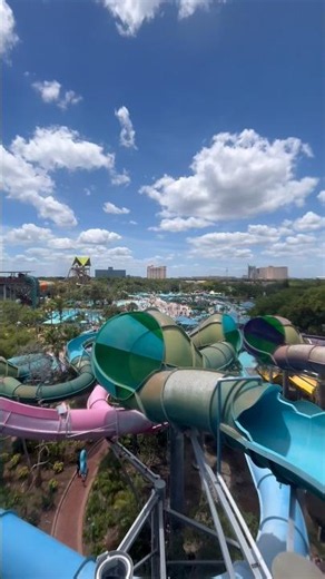 This water slide was FAST! #aquatica #waterpark #waterslide