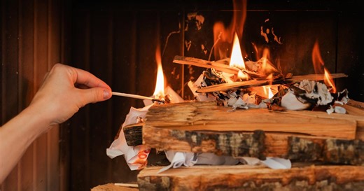 Pourquoi allumer le feu par le haut est-il bien plus efficace ?
