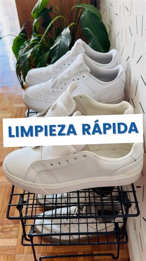 Gastón Williams on Instagram: "✨𝗟𝗜𝗠𝗣𝗜𝗘𝗭𝗔 𝗘𝗫𝗣𝗥𝗘𝗦𝗦! Para zapas bien blancas en año nuevo✨ Necesitás👇🏻 🌟Agua caliente (hirvieno no, con que esté tibia está bien) 🌟1 cucharadita de bicarbonato 🌟1 cucharadita de detergente (no te excedas) 👉🏻Te sirve para las zapas de cuero y cuero sintético de cualquier color! No sólo blancas Dejá las suelas para el final así no enturbiás la mezcla y evitás traspasar esa suciedad al resto de la zapatilla y las costuras 𝗕𝗢𝗡𝗨𝗦 𝗧𝗥𝗔𝗖𝗞: 👉�