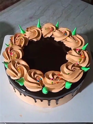 Simple Design Round Chocolate Cake Decorating Ideas