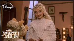 The Muppet Show | Sabrina Carpenter & Miss Piggy - Disney+