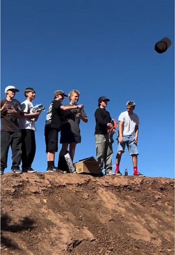 My friend @clivetobia is amazing at biking and snowboarding. He goes to a school designed for athletes lined up him in park city Utah! Go check out @outlawedu I hope to go to some classes soon! #trending #fyp #foryou #foryoupage