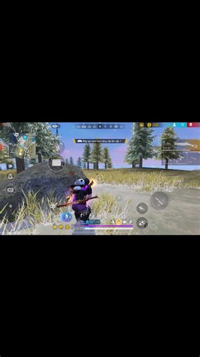 All About Counter Strike on Instagram: "💀 日本利用压电瓷砖将人们的脚步转化为电能。 这些瓷砖能够捕捉你脚步产生的动能。 当你行走时，你的体重和动作会对瓷砖产生压力。 瓷砖会轻微弯曲，产生机械应力。 瓷砖内部的压电材料会将这种应力转化为电能。 每一步都会产生少量电荷，数百万步加在一起，就能产生足够的电力来驱动 LED 灯、数字显示屏和传感器。 在像涩谷车站这样人流密集的地方，每天大约 240 万步都在为这个系统做贡献。 这些电力可以储存起来或立即使用，从而减少对传统能源的依赖，并支持可持续的城市基础设施。 这种方法把日常的动作转化为实用的可再生能源。 #日本 #知识 #事实 #你知道吗 #推荐 科技 创新 历史 技术 实验 热门"