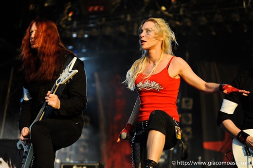 ARCH ENEMY: Angela Gossow, "Sono disponibile per fare qualche show"