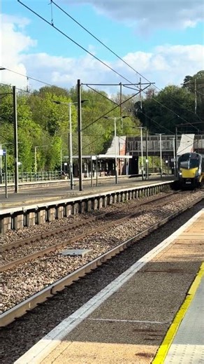 Class 180 passing Hadley wood with a really loud tone #train #grandcentral #class180