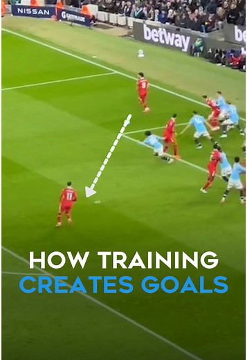 This set piece routine is perfect, and is a good illustration of how important it is to pay attention in your training sessions to make sure you know what to expect from your teammates 👏 #FootballTraining #SoccerTraining #SoccerPractice #Salah #LFC