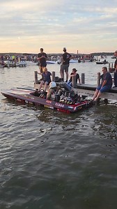 588K views · 1K reactions | How much horsepower do you estimate this drag boat is making??? #v8 #dragracing #supercharger #blower #bigblock #blowersurge #cammed #Bigcam #dragboat #powerboat #jetboat | Internal Combustion | Facebook