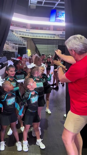 Let’s be honest … Rick is literally the best hype man in the game, who agrees!? 😮‍💨🔥🥹👏🫶🏻 #RedlineCheer #RedlineChampionships #CompeteLikeChampions #competitionseason #cheertok