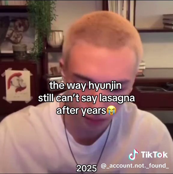 Hyunjin's Funny Lasagna Struggle: A Stray Kids Moment