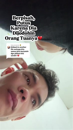 Membalas @🌻 Sayang…❤️ walaupun pada akhirnya aku akan kehilangan cintamu, tapi aku tau kamu anak perempuan yang memendam-semuanya sendiri, kamu anak yang baik, kamu perempuan yang mengusahakan apapun untuk diri kamu sayang. walaupun sekarang bukan aku lagi yang menemani perjalanannya sayang dan terlepas dari kisah kita yang menyakitkan, Aku tetep melihat kamu sebagai perempuan yang baik yang memeluk aku dengan hangat, perempuan yang pernah aku tatap matanya dengan penuh rasa cinta, semoga nanti