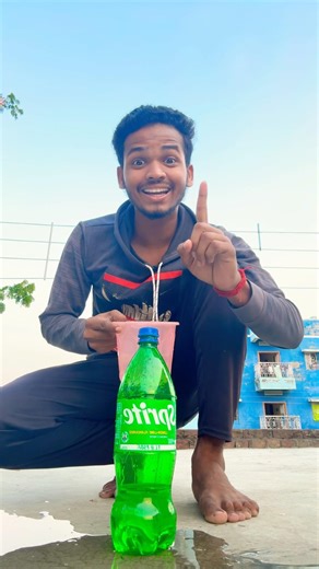 Survival Skills: 😓😳easy methood saving water transfer to bottle #camping#bushcraft#water#smart