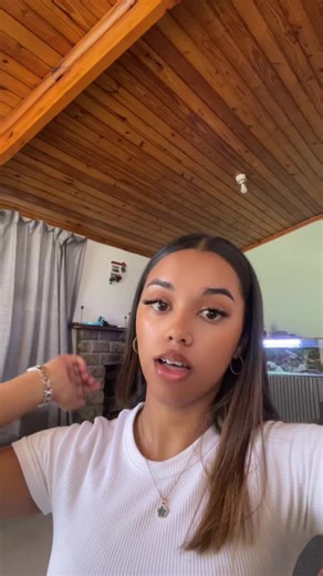 Chic Outfit Ideas Featuring a White Tee