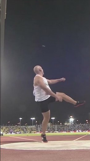 Find someone who looks at you like Denny does his Discus 🤩 #DiamondLeague 💎