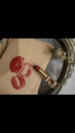 Ariana Grande Daydreaming Music Lyrics & Clips