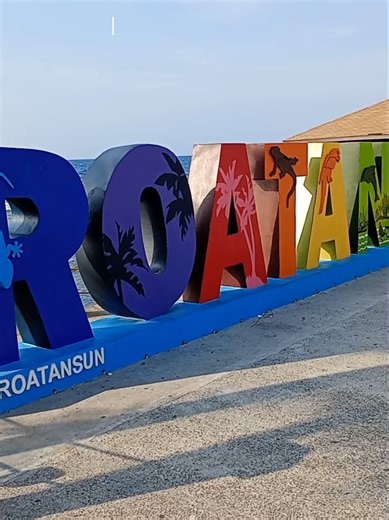 Roatán: El Encanto del MSC World America