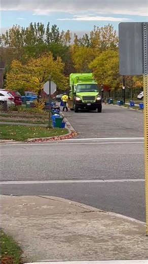 GFL Freightliner M2 Labrie Expert Split MSL #GFL #garbagetrucks #Freightliner #Labrie #sideloader