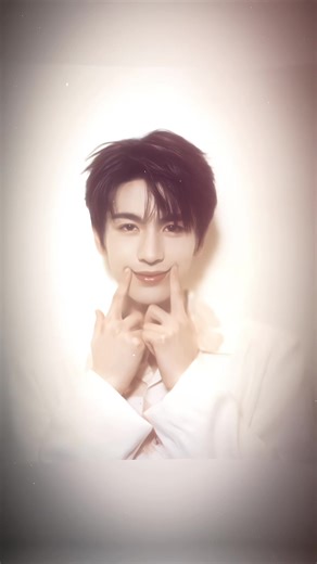 不属于自己的人，即使站得再近，也觉得很远。