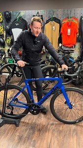 Pynt i stuen nu, en raket og makker på landevejen til foråret 😍 Cervelo Soloist Ultegra Di2, carbon alle vejne og med wattmåler! Kombinationen af S5 & R5 så du får en makker til ALLE eventyr på landevejen! CRAZY pris på 39.000,- 🤯 Spar 27.000,- ! 🥵 Kom og se, mærk, prøv og tag med hjem ❤️ Se alle vores cykler tilsalg på hjemmesiden 🌍 | MTB-tours.dk
