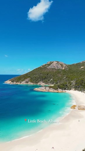 Move over, Esperance! This gem in Albany might just steal your “best beach” crown! Watch @_thetravelher unveil the magic of Little Beach in Australia. 🇦🇺 ✨ Enjoy turquoise waters lapping granite boulders, fine white sand between your toes, and epic ocean views for endless daydreams. 🤿 Snorkel around the submerged granite reef teeming with colorful fish, or explore hidden rock pools teeming with marine life. 🥾 Or lace up your boots and conquer the Frenchman Bay Walking Trail, offering jaw-dro