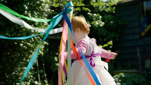 Coronavirus: Virtual maypole dancing in lockdown